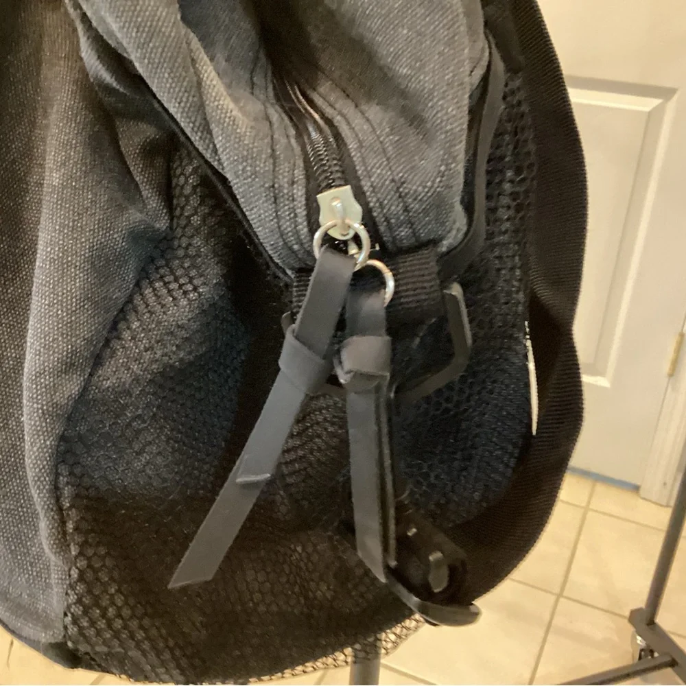 Ed Hardy Black Duffel Bag with Death Or Glory Design - Picture 6 of 8